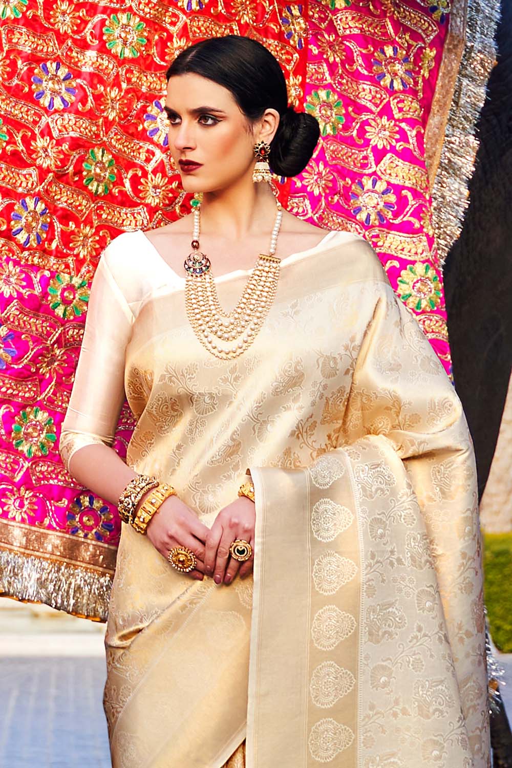 Jewellery with golden on sale saree