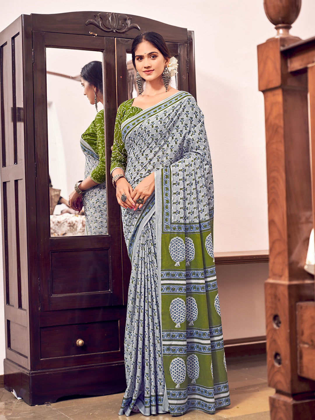 Grey And Green Mulmul Cottons Saree