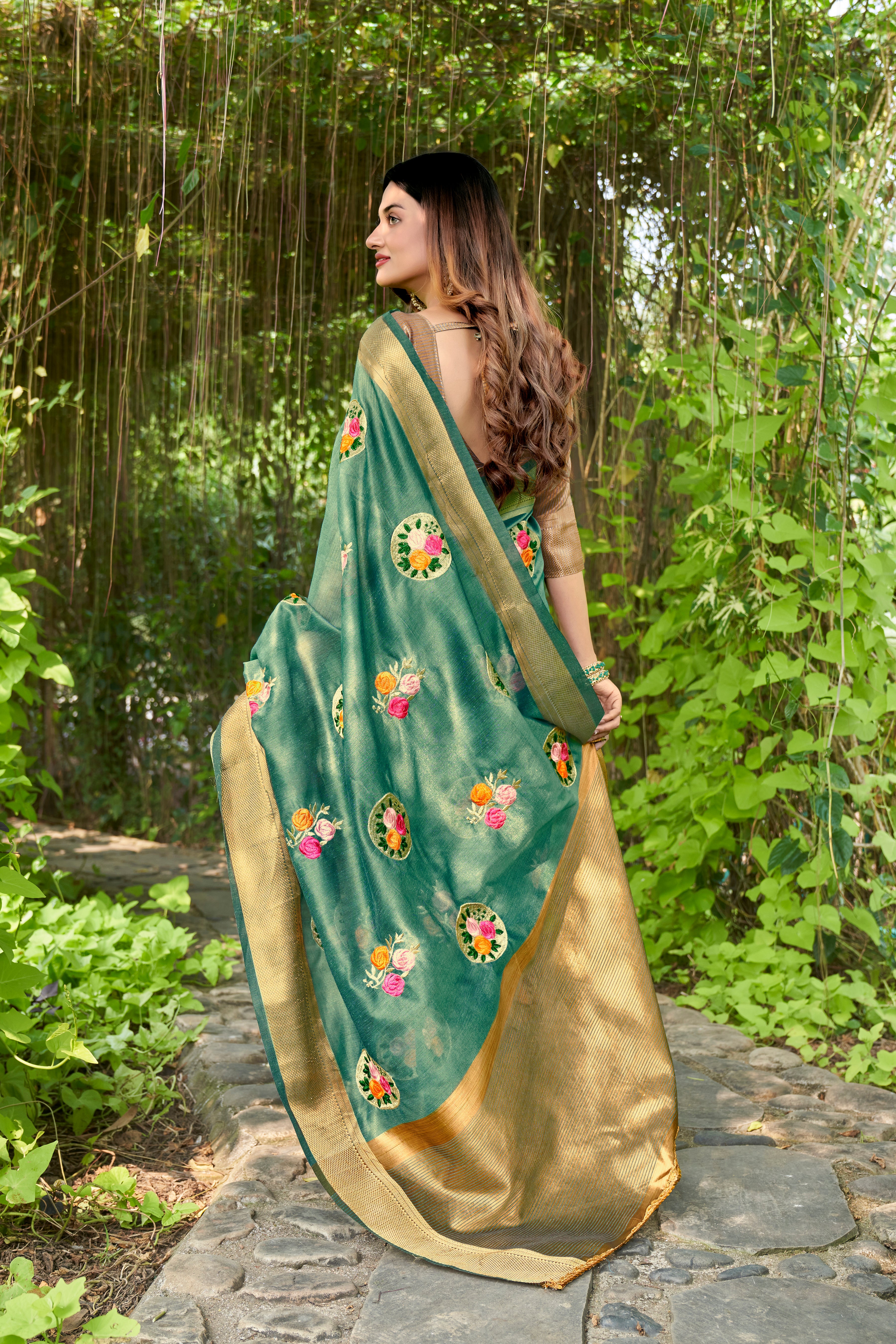 GREEN Cotton  Saree With Cotton Zari  Blouse