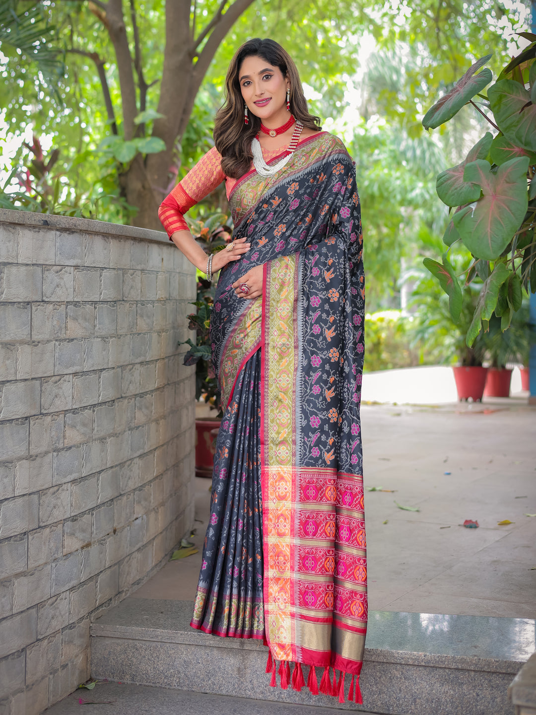 BLACK BANARASI PATOLA SOFT SILK WITH RICH PALLU AND CONTRAST ZARI BORDER SAREE