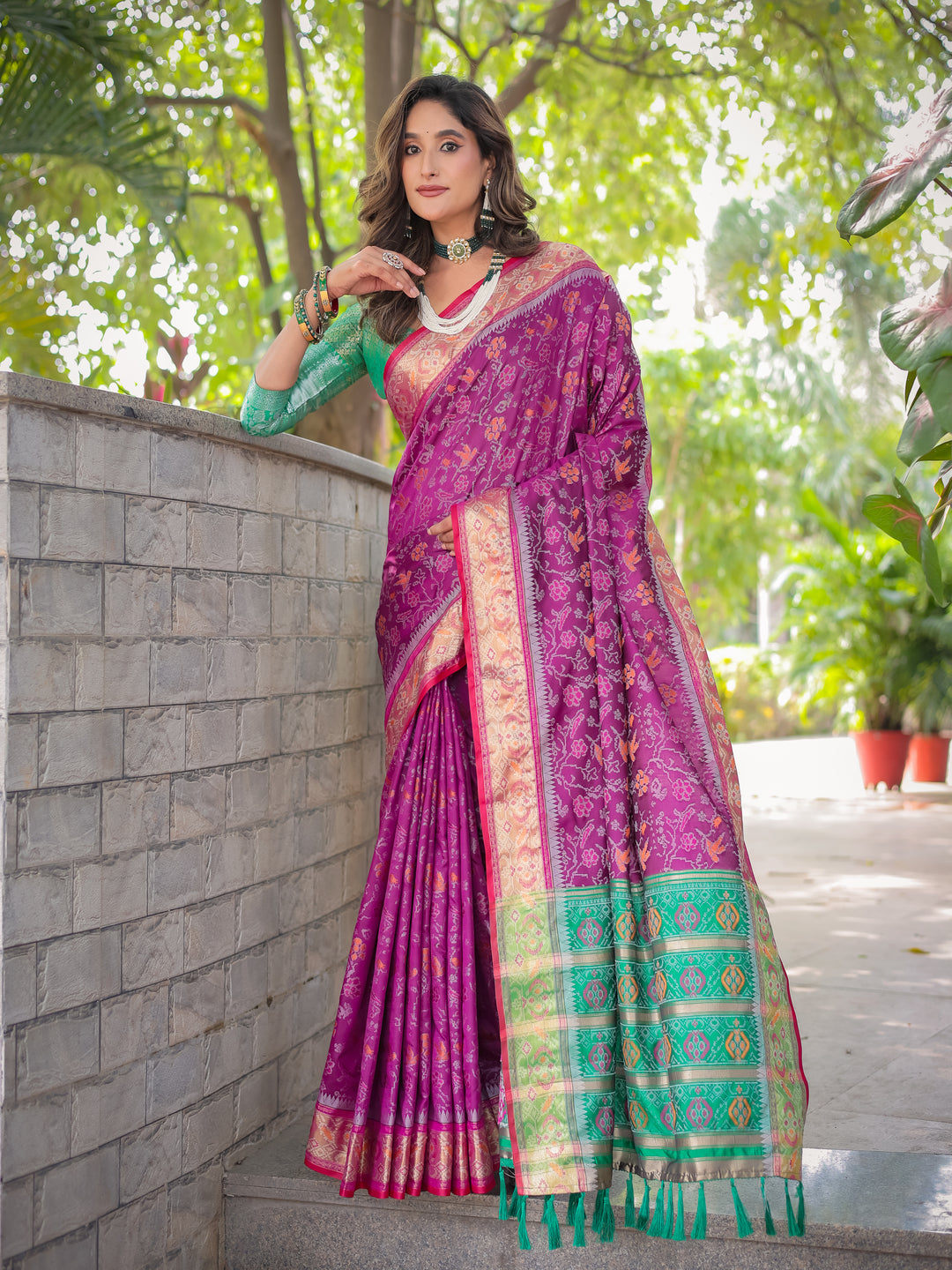 WINE BANARASI PATOLA SOFT SILK WITH RICH PALLU AND CONTRAST ZARI BORDER SAREE