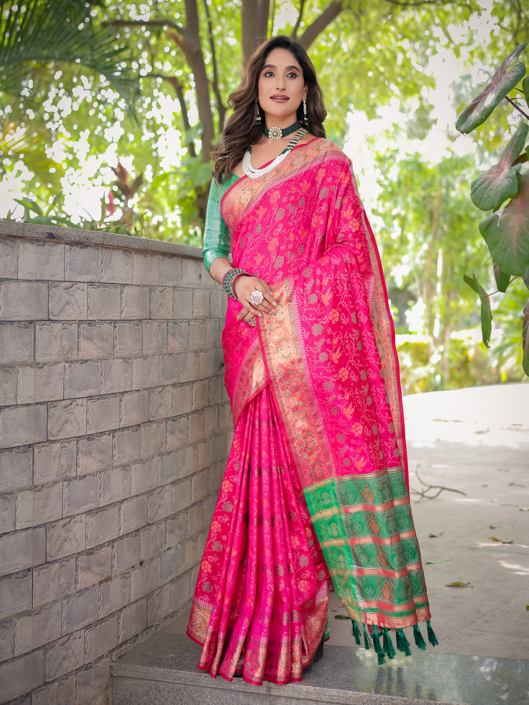 LIGHT PINK BANARASI PATOLA SOFT SILK WITH RICH PALLU AND CONTRAST ZARI BORDER SAREE