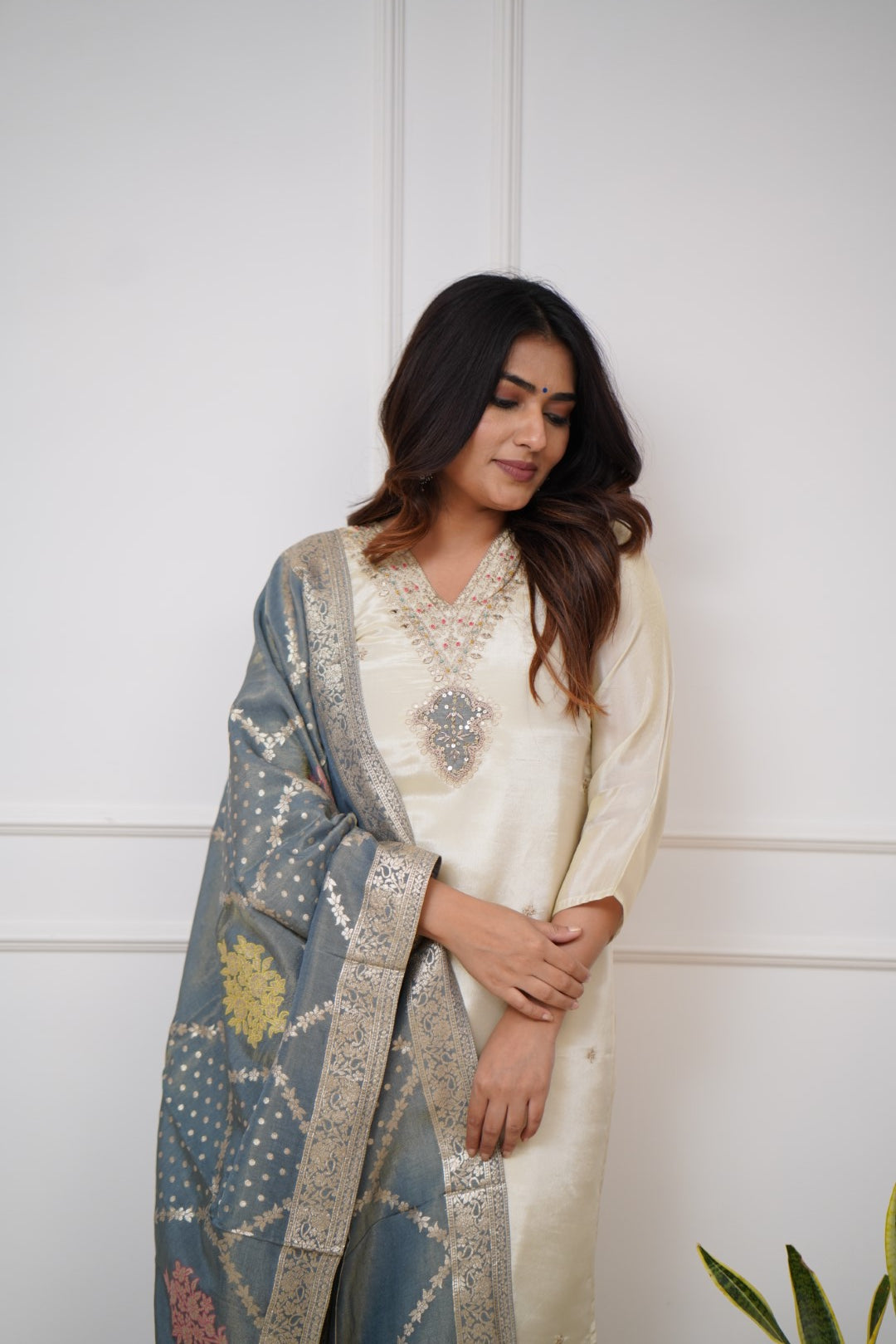 Off White Women Embroidered Chanderi SILK kurta set