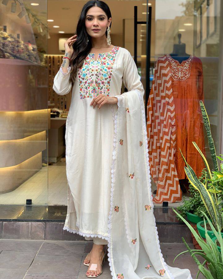 Cream Women Embroidered Viscose Chanderi SILK kurta set