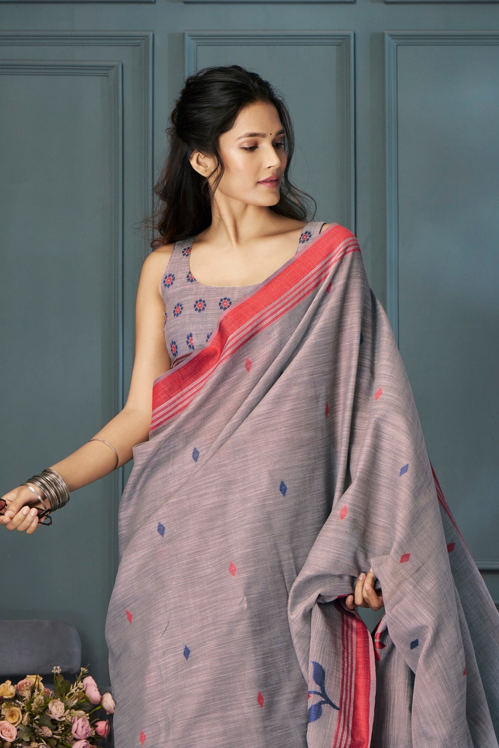 Grey Handloom Linen with Beautiful Weaving Saree