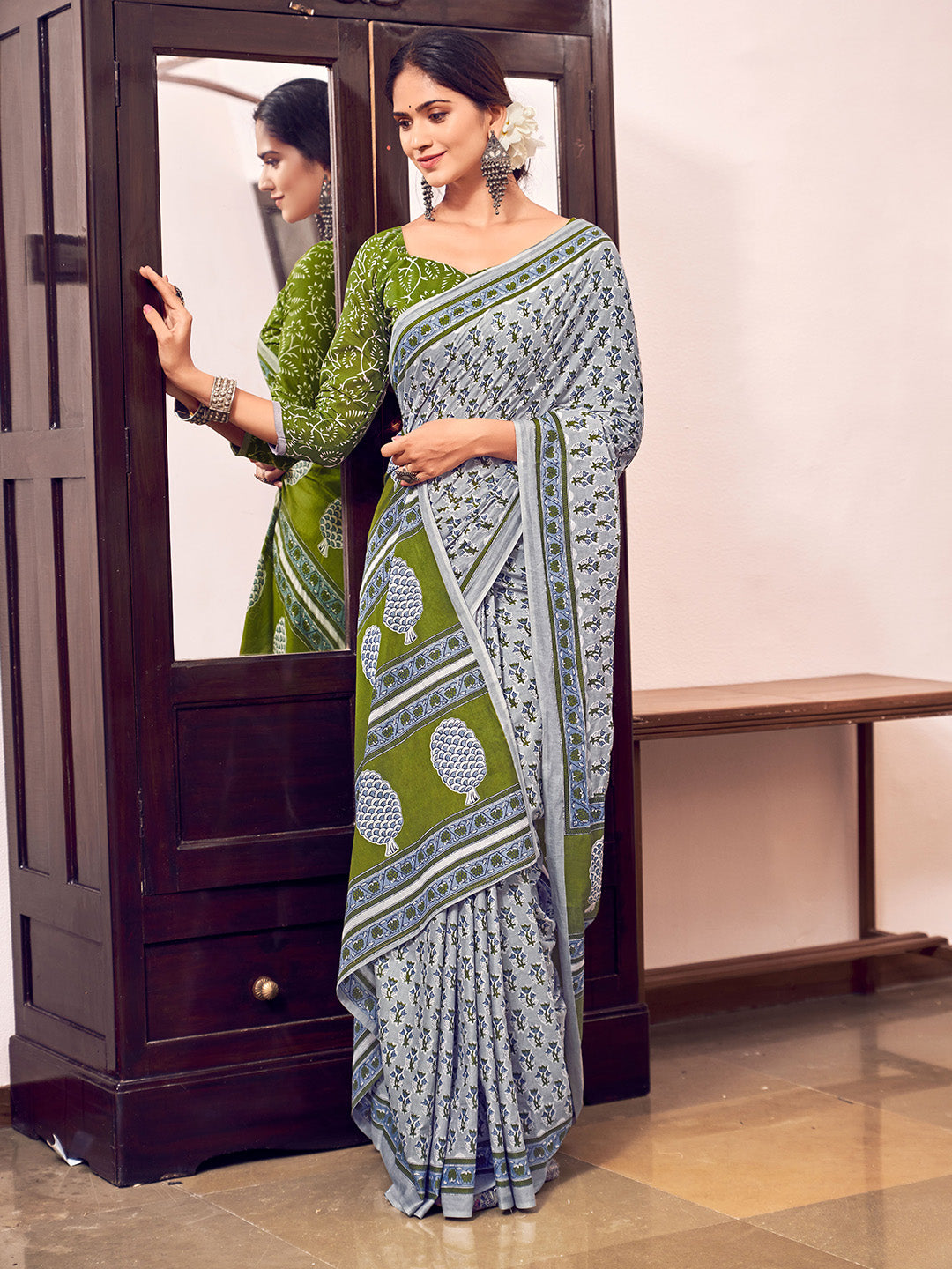 Grey And Green Mulmul Cottons Saree