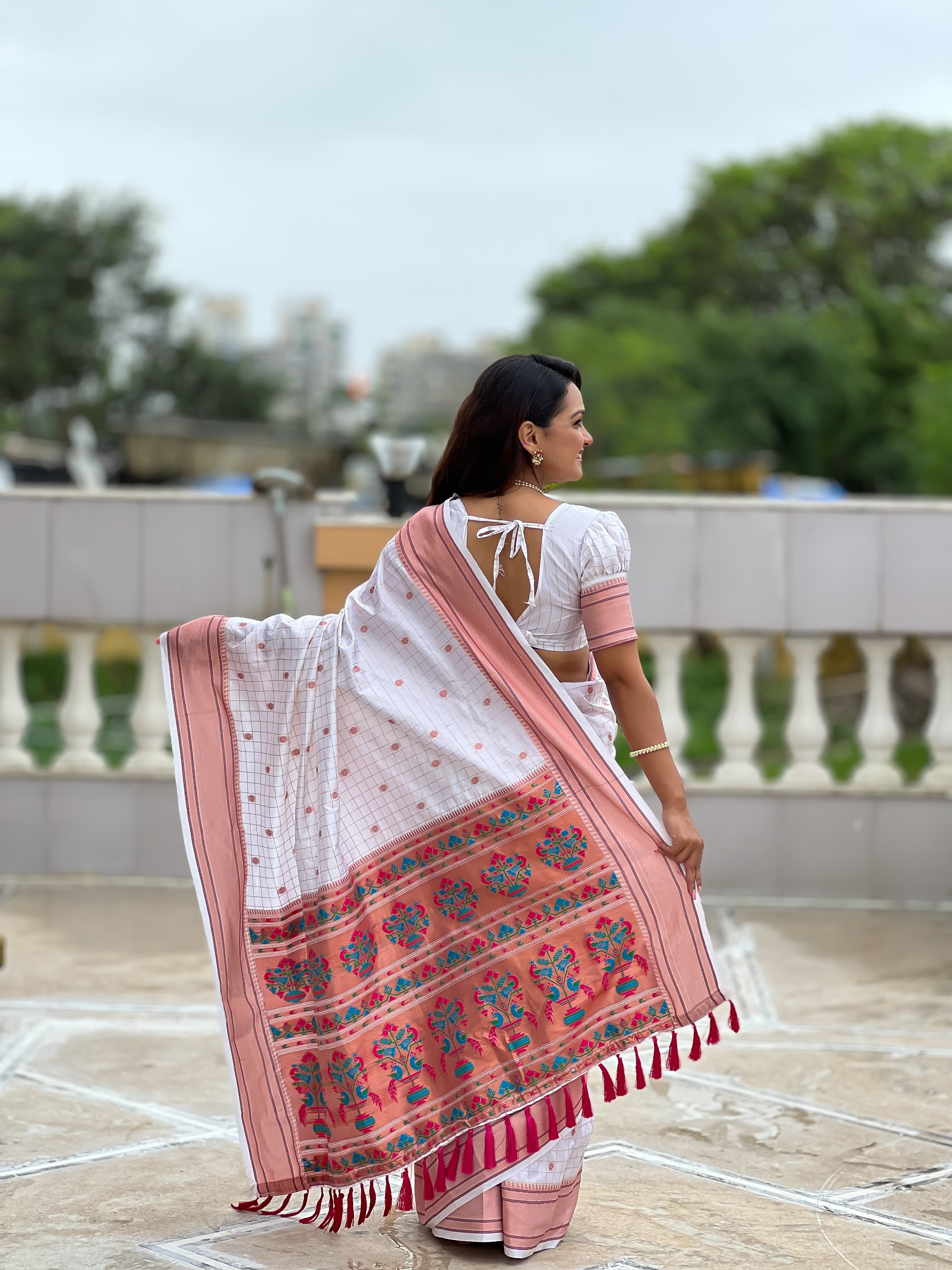 WHITE PAITHANI SILK ZARI WEAVING SAREE