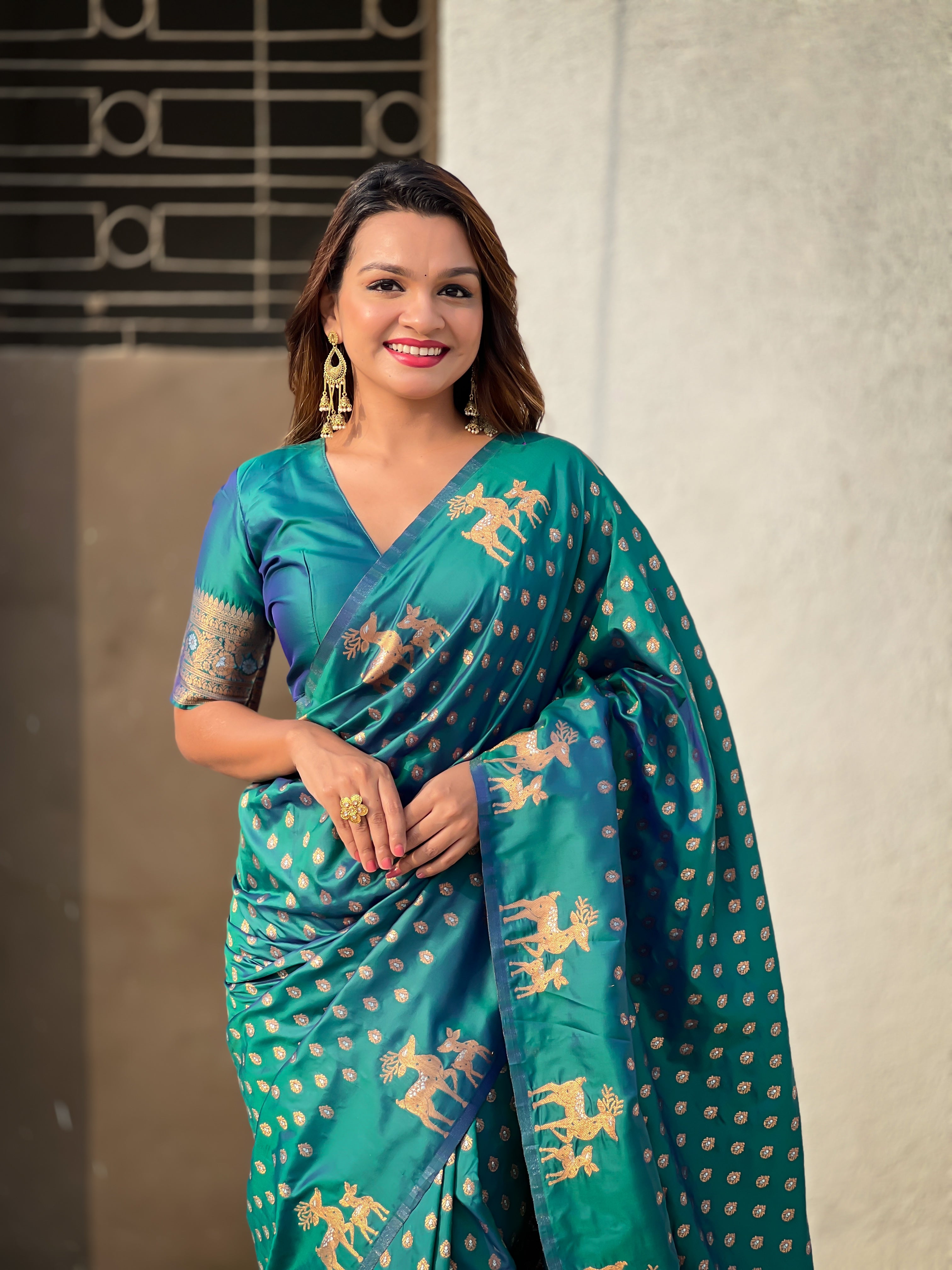 BOTTLE GREEN SOFT SILK WITH DUAL ZARI MOTIFS SAREE