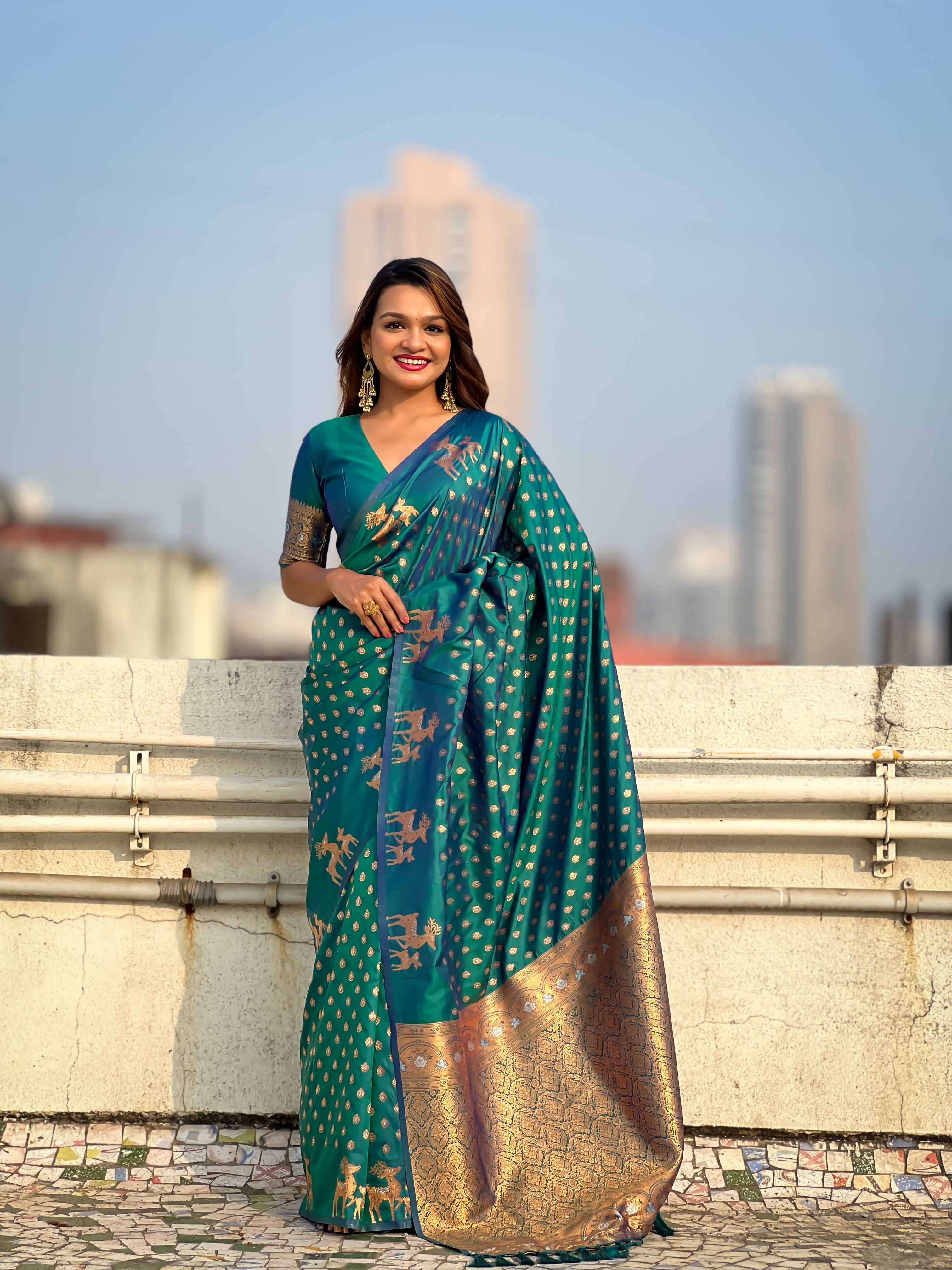 BOTTLE GREEN SOFT SILK WITH DUAL ZARI MOTIFS SAREE