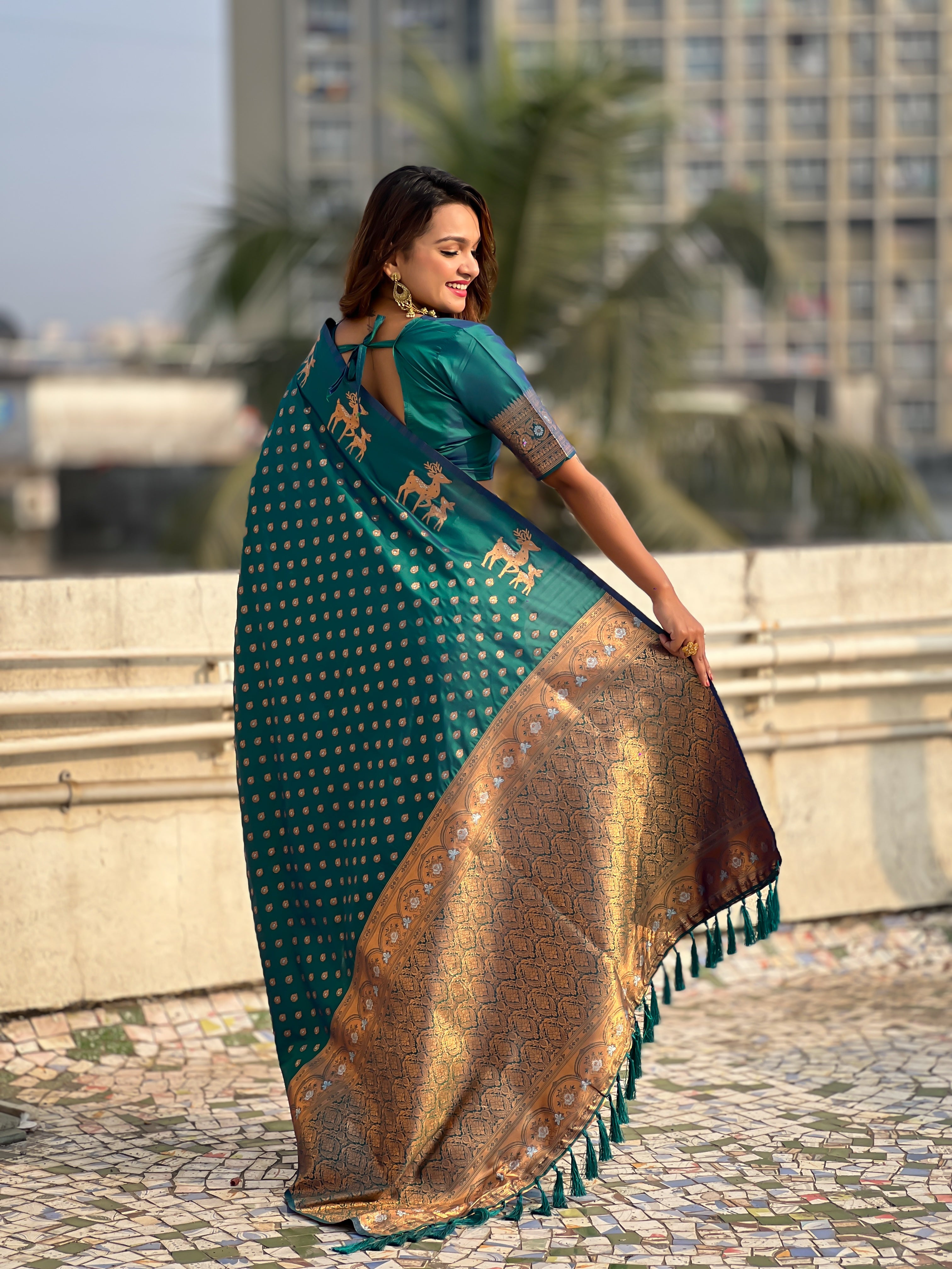 BOTTLE GREEN SOFT SILK WITH DUAL ZARI MOTIFS SAREE