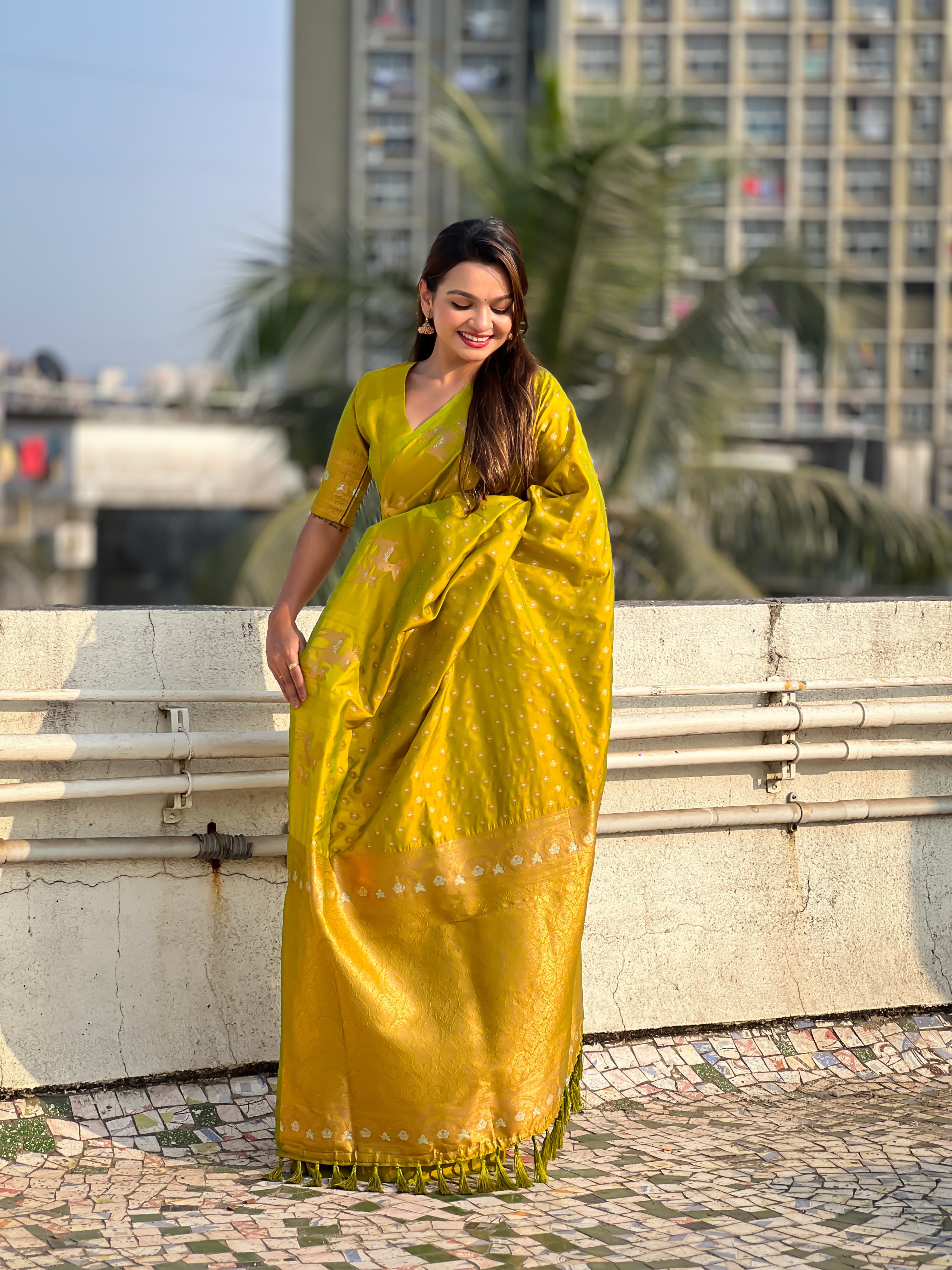 YELLOW SOFT SILK WITH DUAL ZARI MOTIFS SAREE