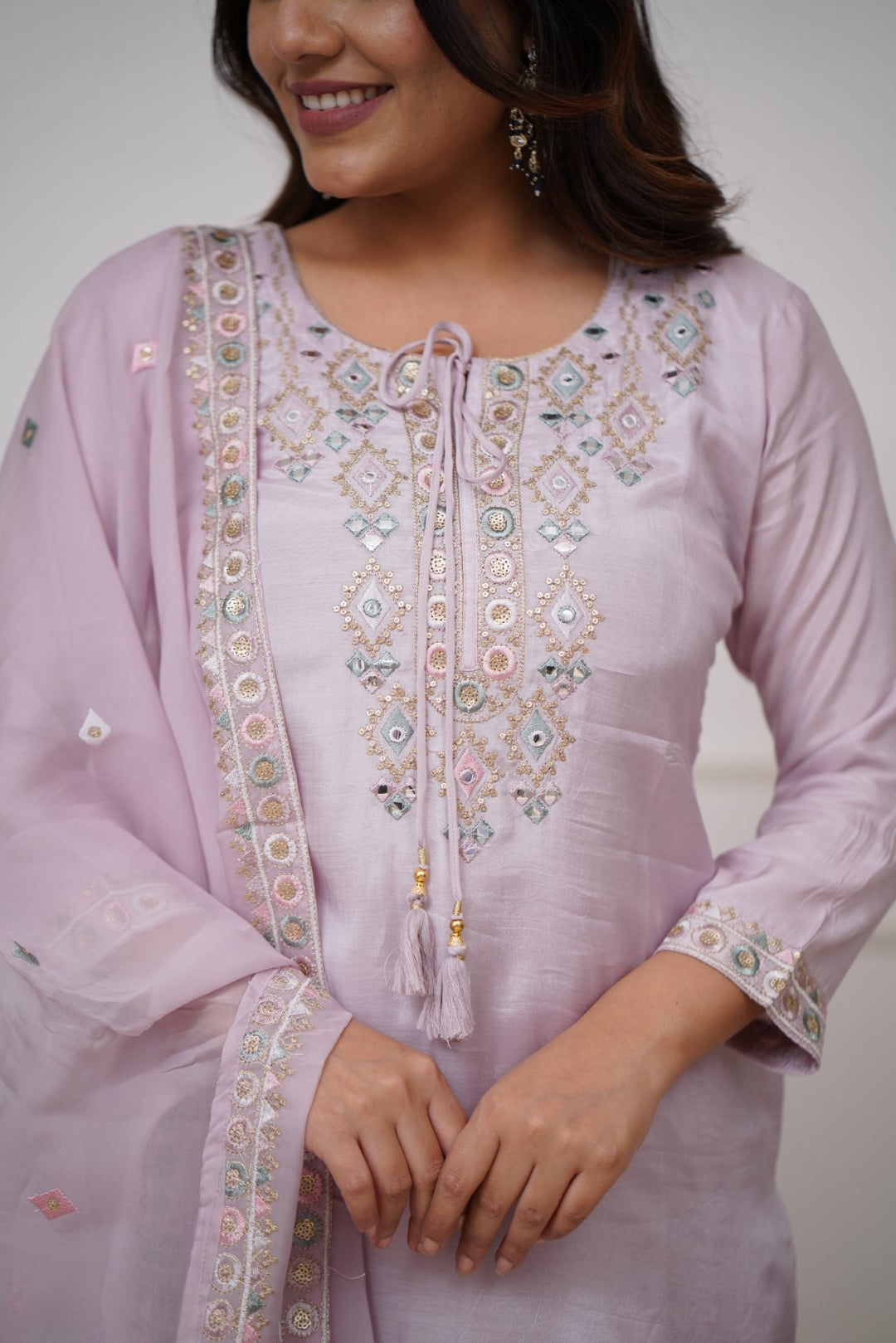 Onion Women Embroidered Vicose Chanderi kurta Set