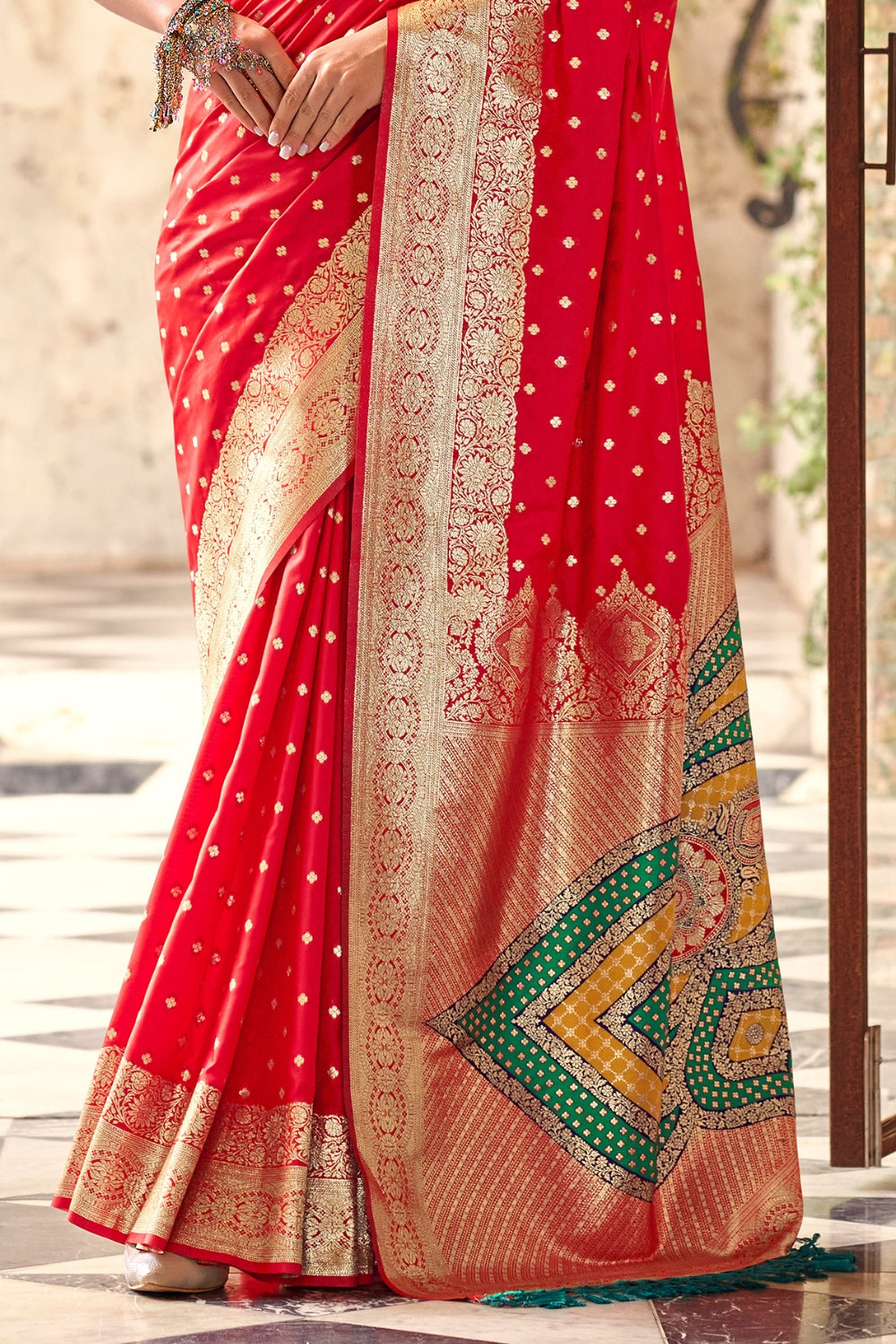 Bright Red Soft Silk With Beautiful Border Weaving Saree