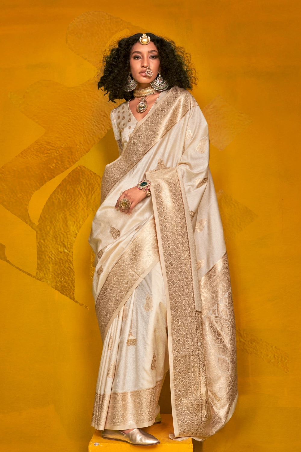 White Handloom Weaving Silk Saree