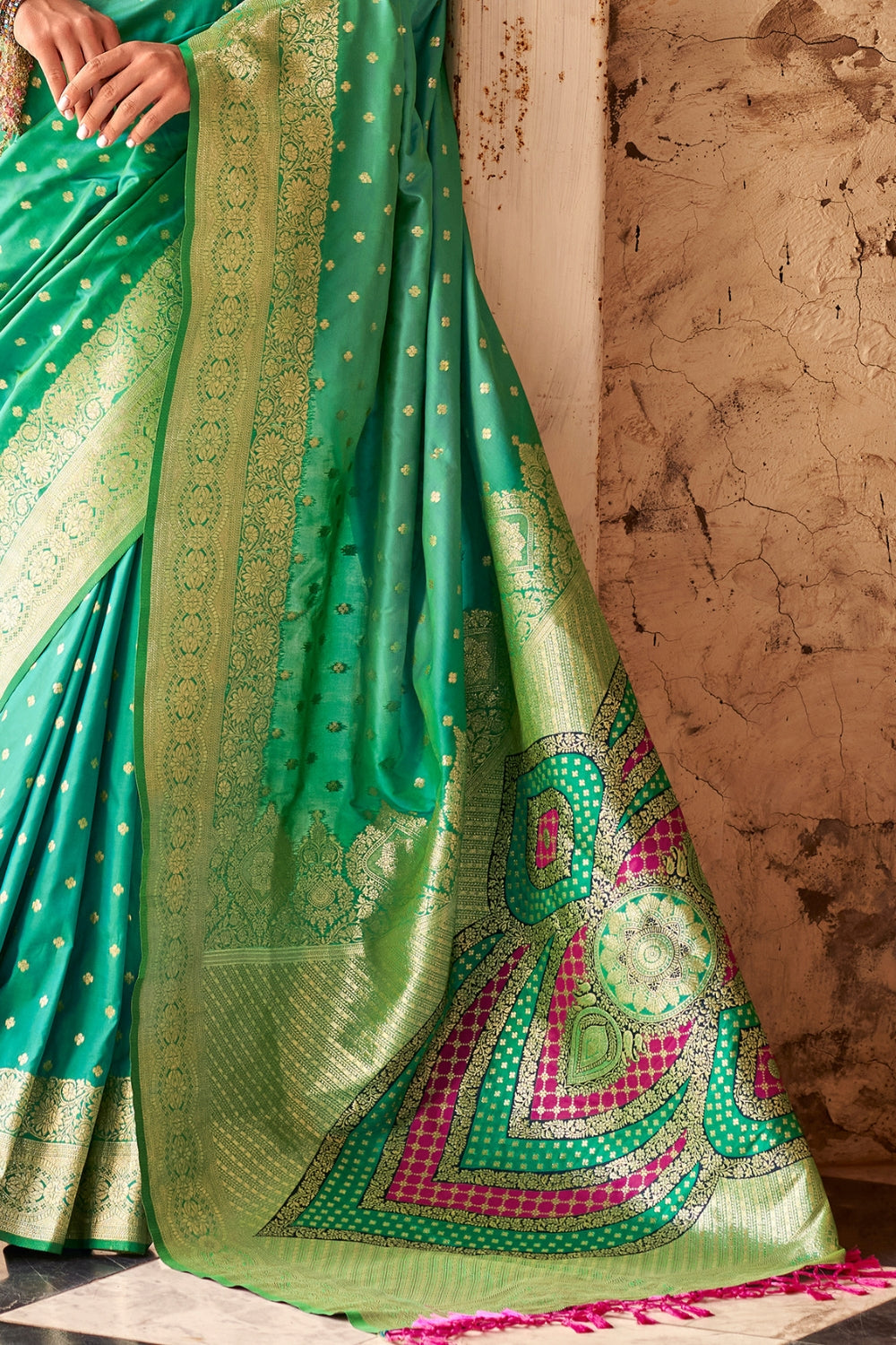 Green Soft Silk With Beautiful Border Weaving Saree