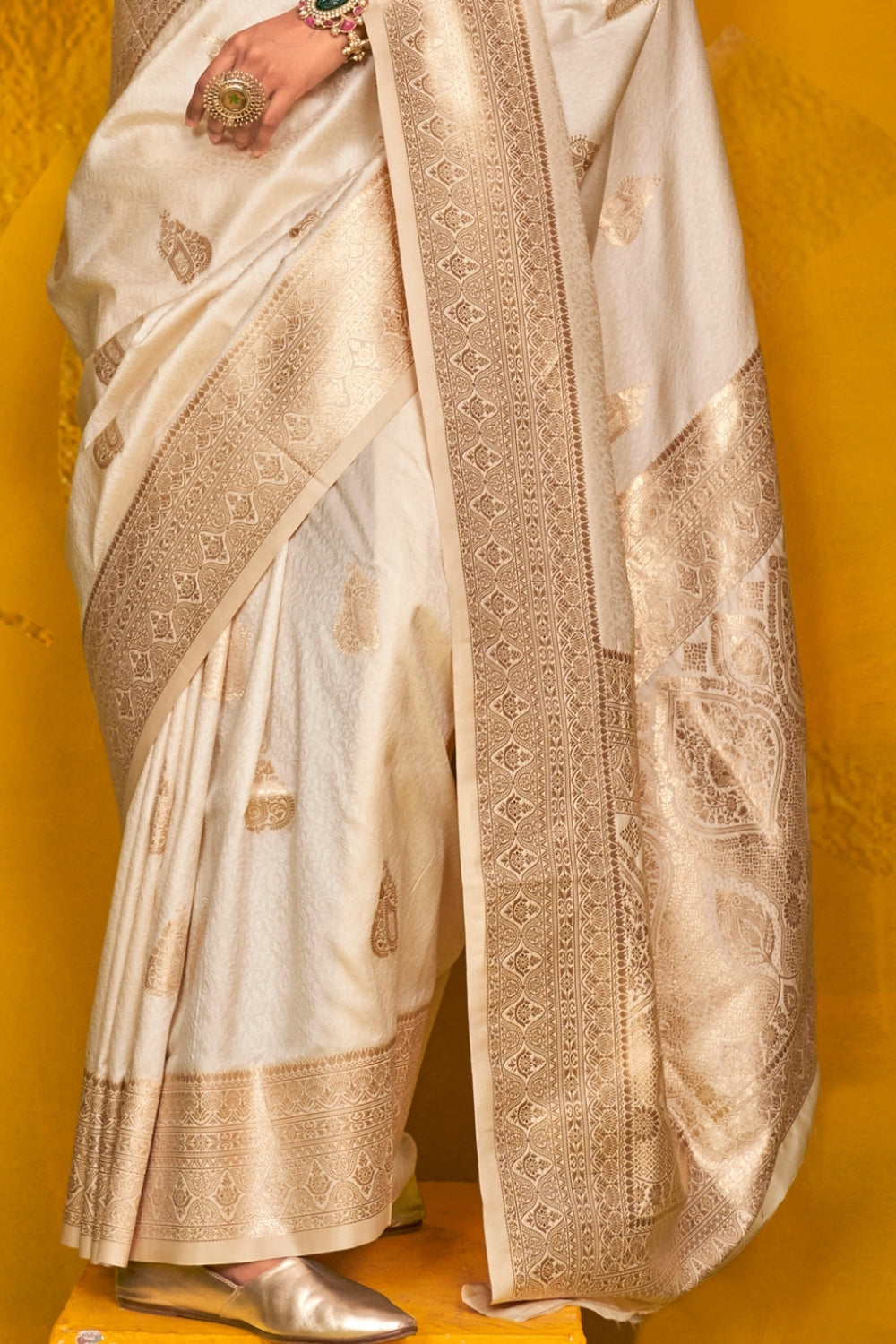 White Handloom Weaving Silk Saree