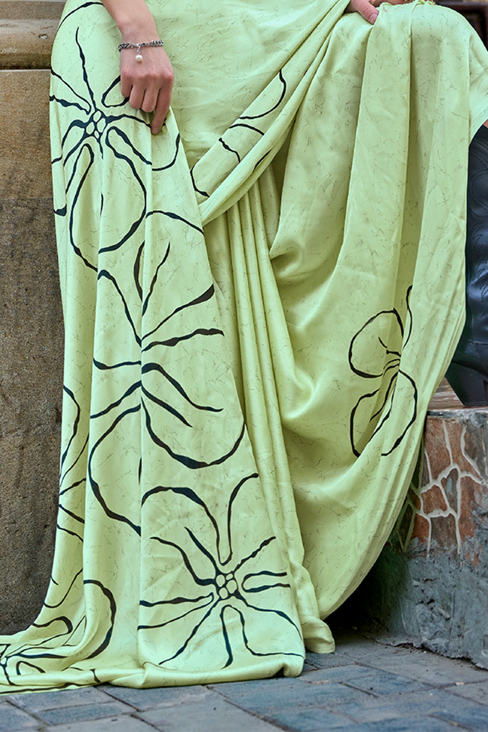 Pista Green Silk Printed Saree With Blouse Piece