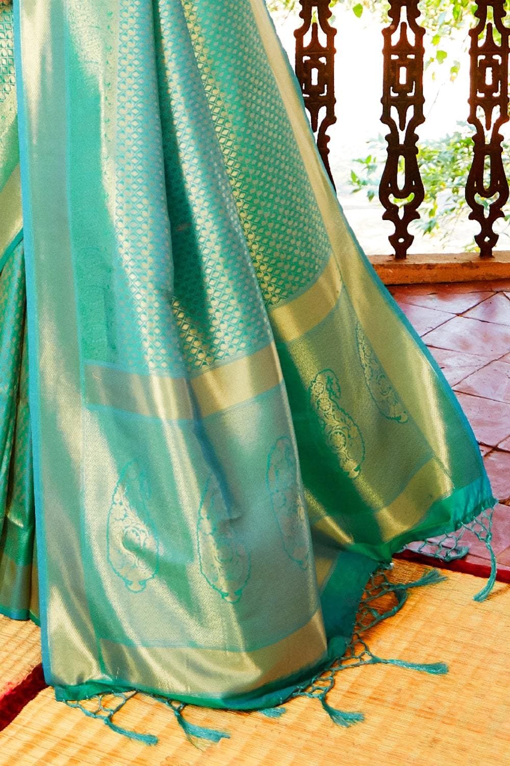 Buy Lime Green Raw Silk Saree Nitaraa